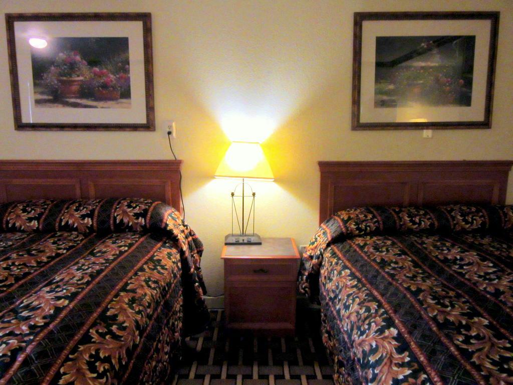 Budget Host Inn Арлингтон Экстерьер фото