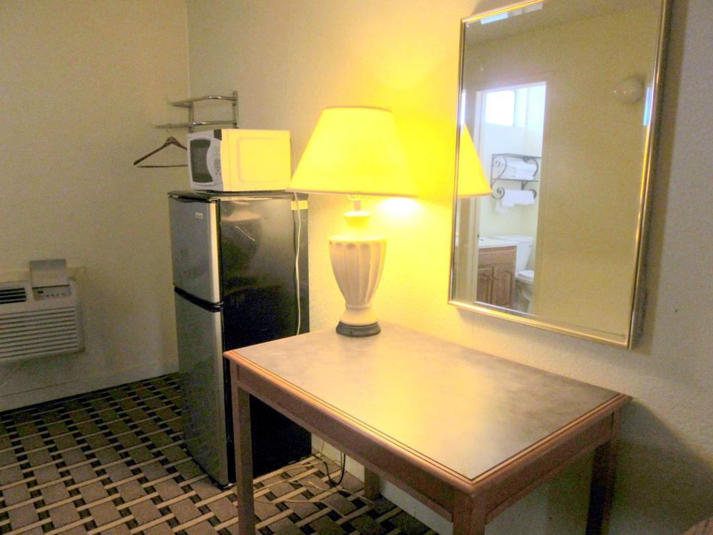 Budget Host Inn Арлингтон Экстерьер фото