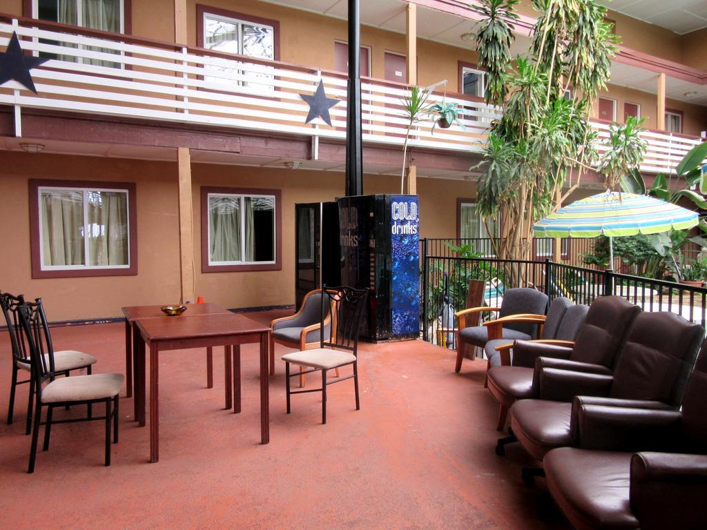 Budget Host Inn Арлингтон Экстерьер фото